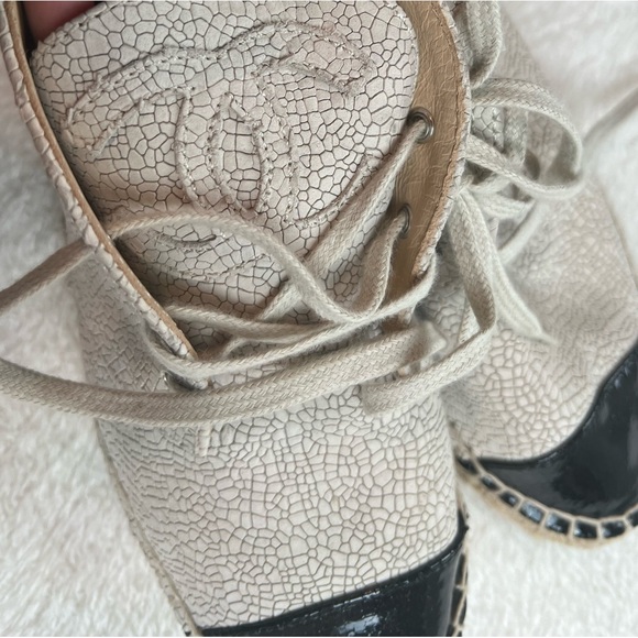 Chanel Interlocking CC Logo Espadrille Sneakers
Women's Size: 5| IT 35 - Picture 5 of 9